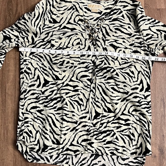 Michael Kors Animal Print Lace Front Blouse Size PL - Picture 11 of 12